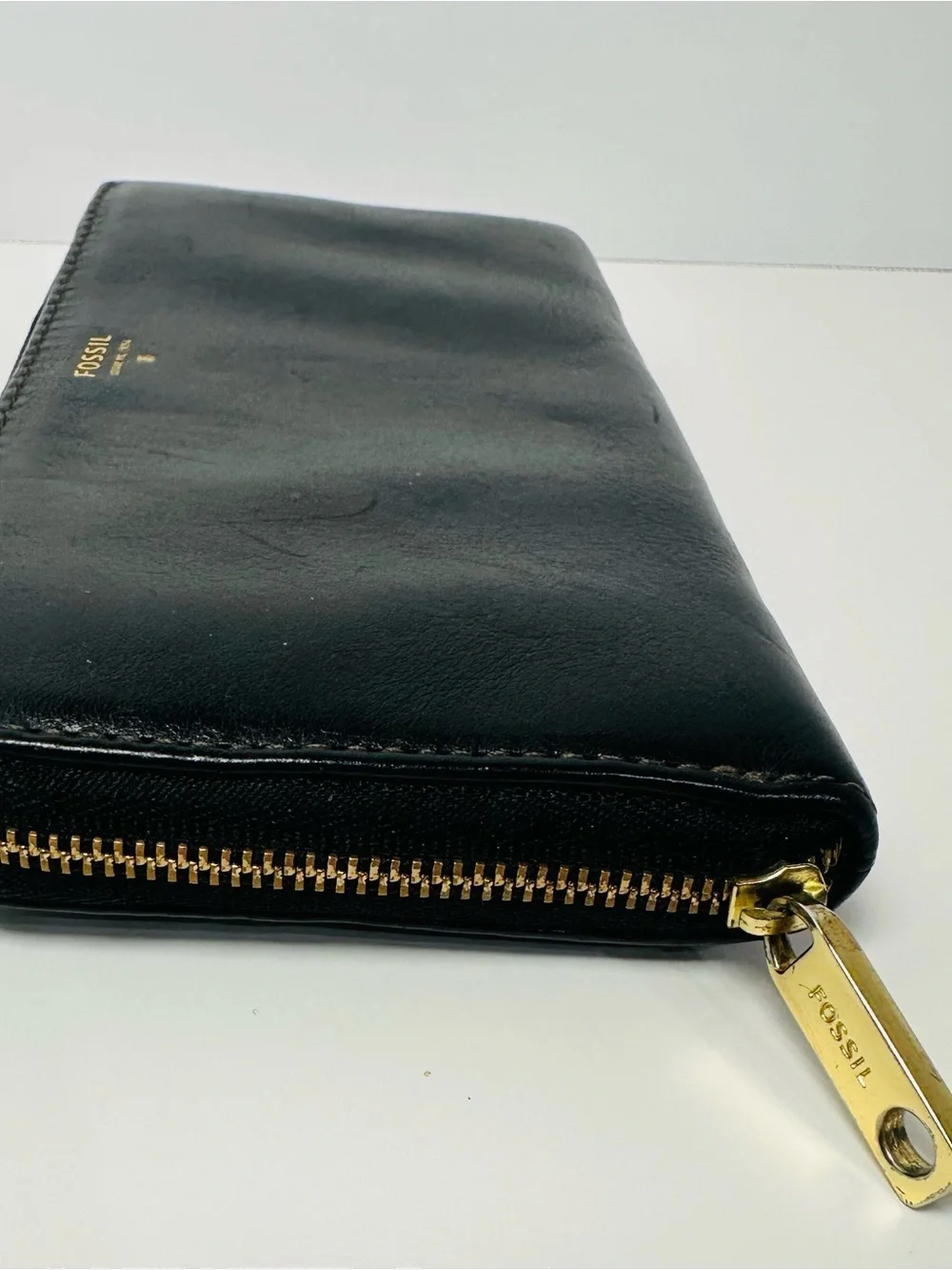 Fossil Black Leather Zip Wallet with Gold Logo Green Inside